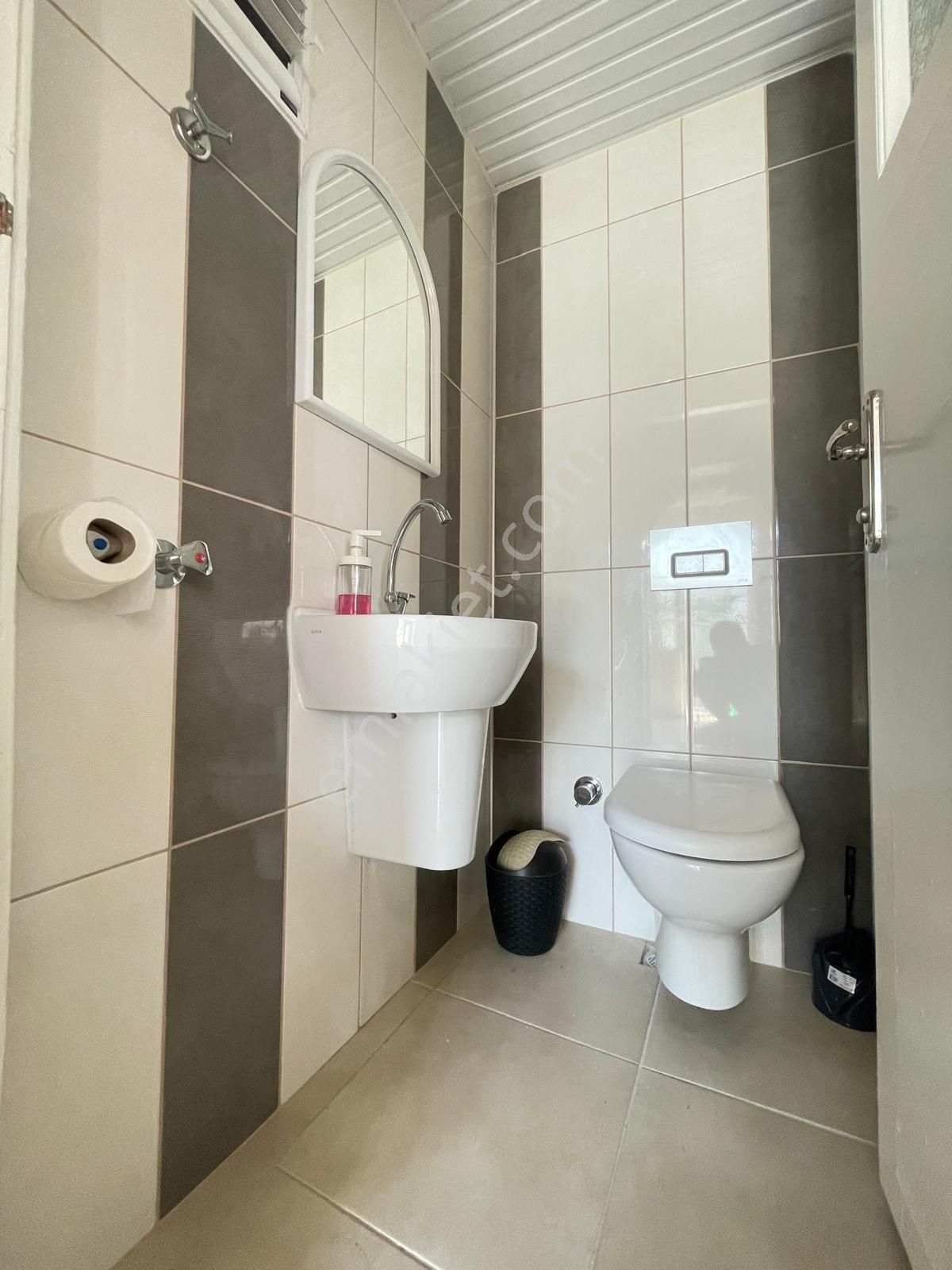 Katta Doğalgazlı Eşyasız Kiralık 3+1 Tramvaya 100 Metre Mesafede - Görsel 2