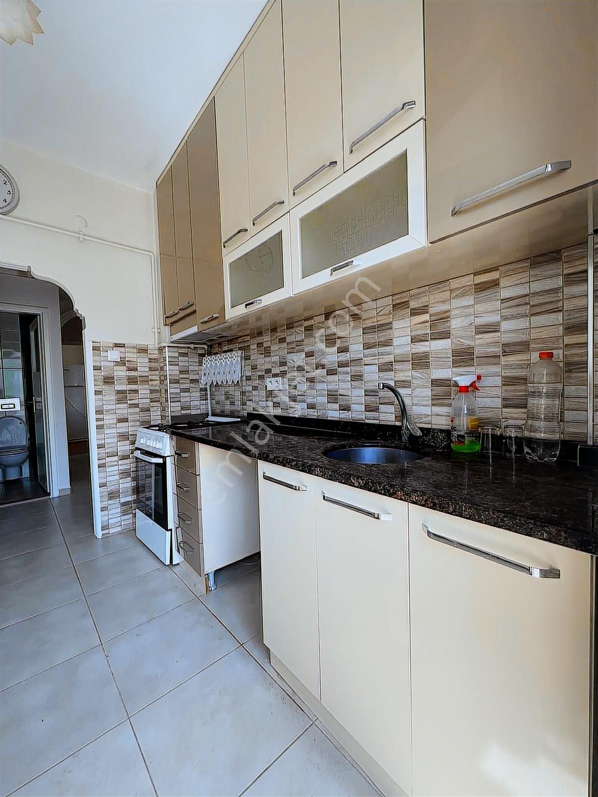 Katta Doğalgazlı Eşyasız Kiralık 3+1 Tramvaya 100 Metre Mesafede - Görsel 22