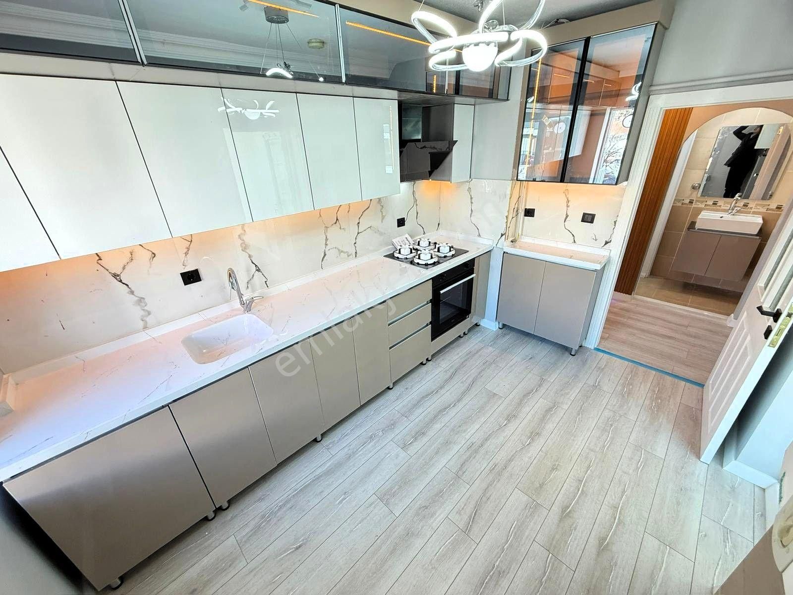 Kariyerden Ayvalı'da Asansölü Lüx Yapılı Ara Katta 3+1 Daire - Görsel 11