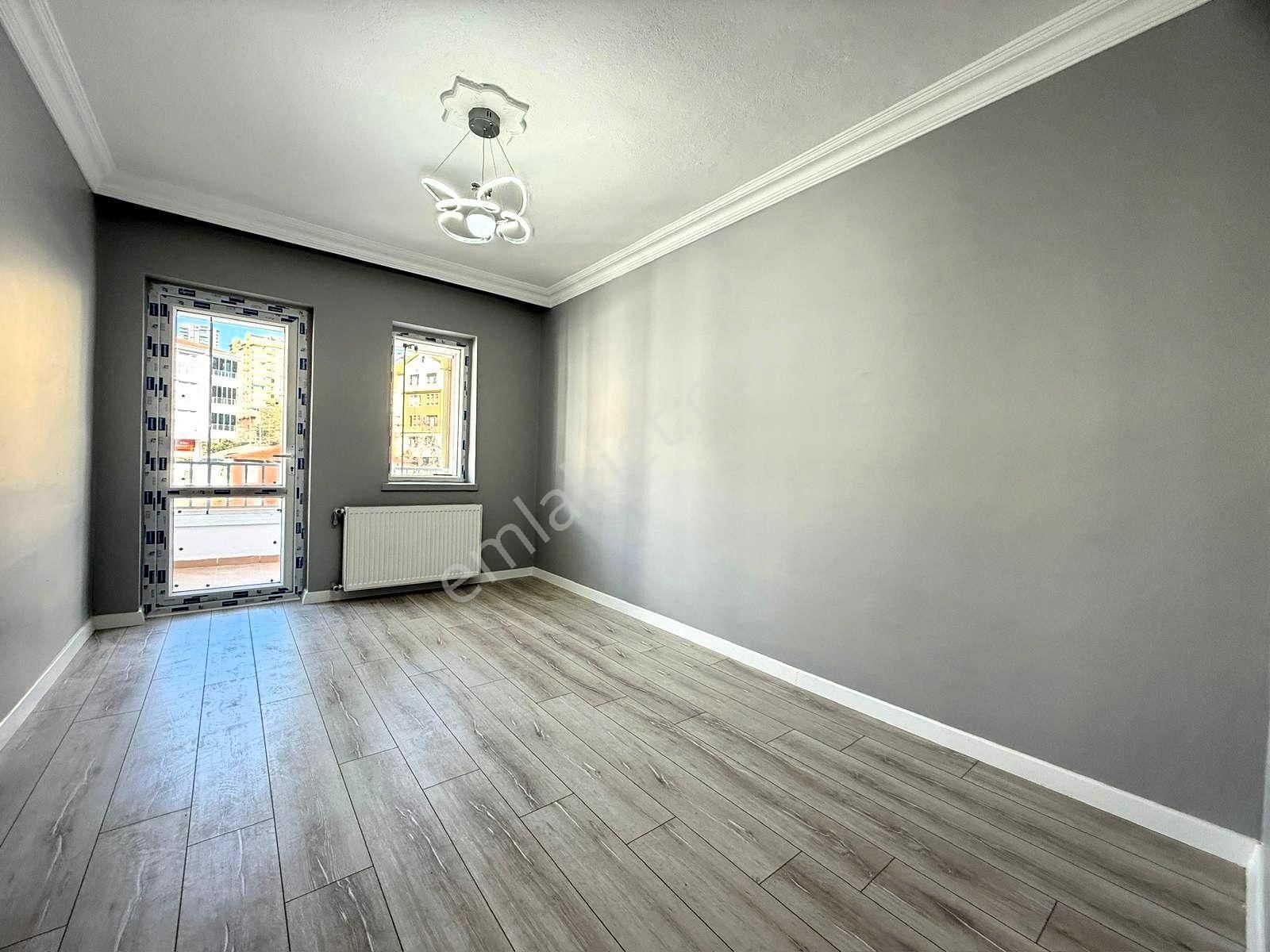 Kariyerden Ayvalı'da Asansölü Lüx Yapılı Ara Katta 3+1 Daire - Görsel 23