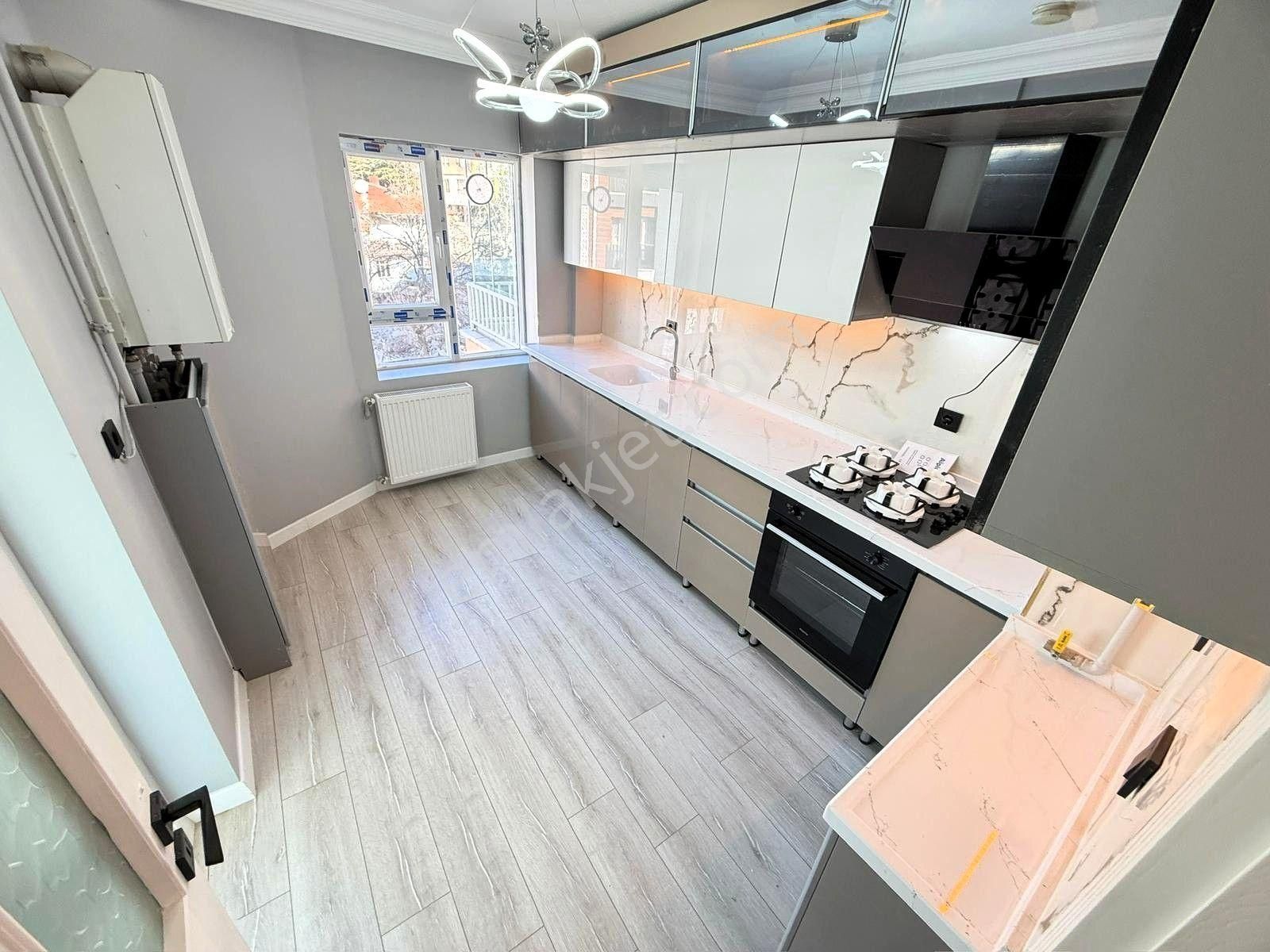 Kariyerden Ayvalı'da Asansölü Lüx Yapılı Ara Katta 3+1 Daire - Görsel 2