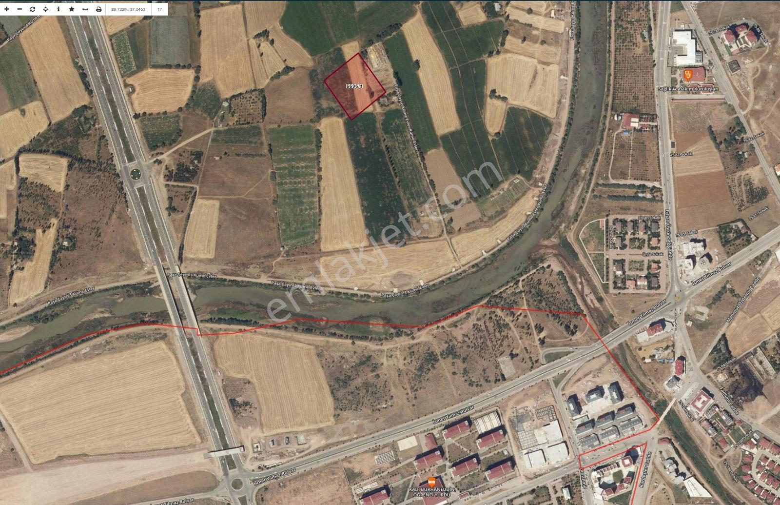 Hedef Emlaktan Rte Bulvar Zara Caddesi Üstü Köşe Parsel 2690 M2