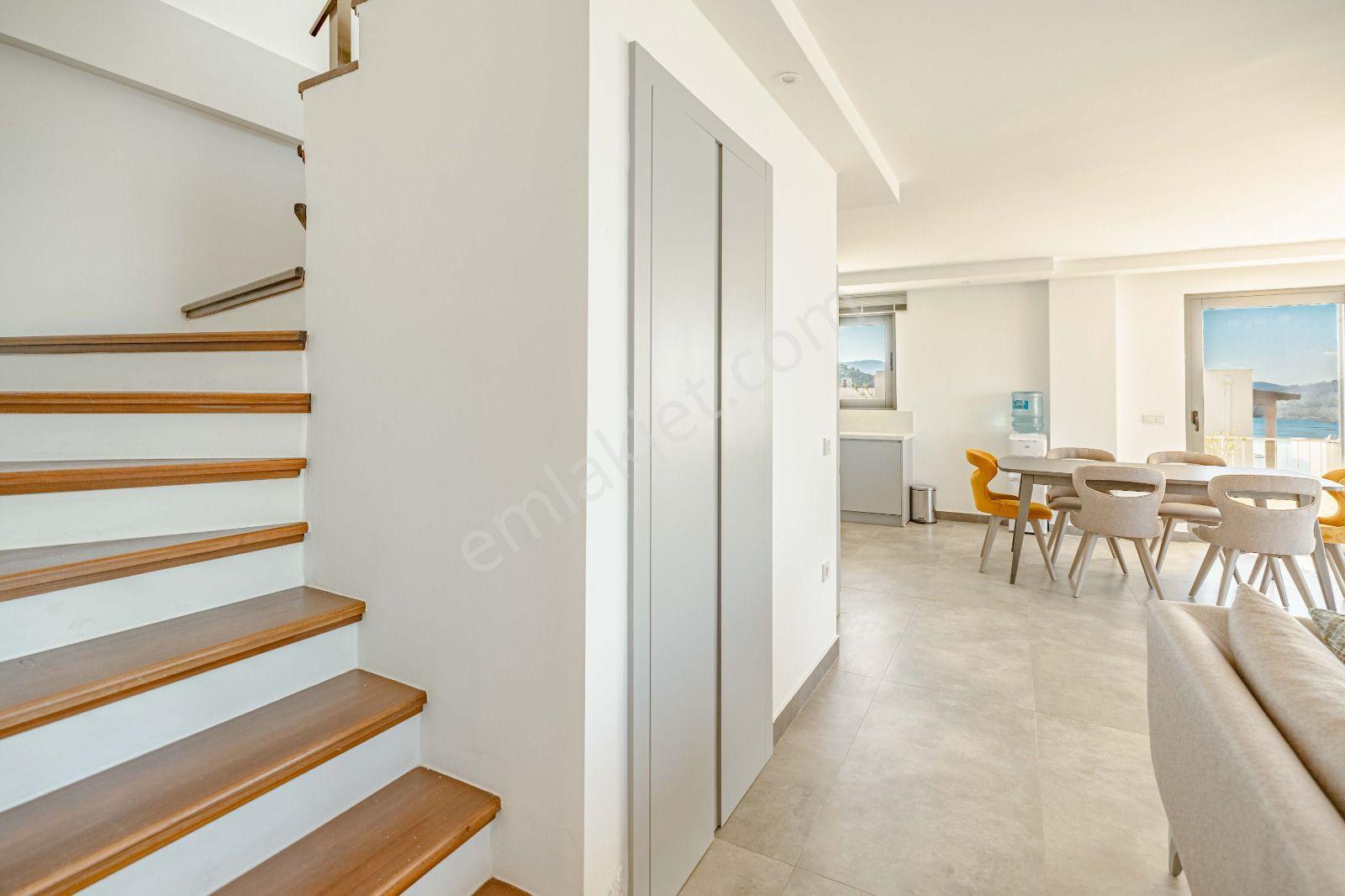 Adabükü Doktorlar Sitesi’de Deniz Manzaralı Köşe Konumlu Dubleks - Görsel 25