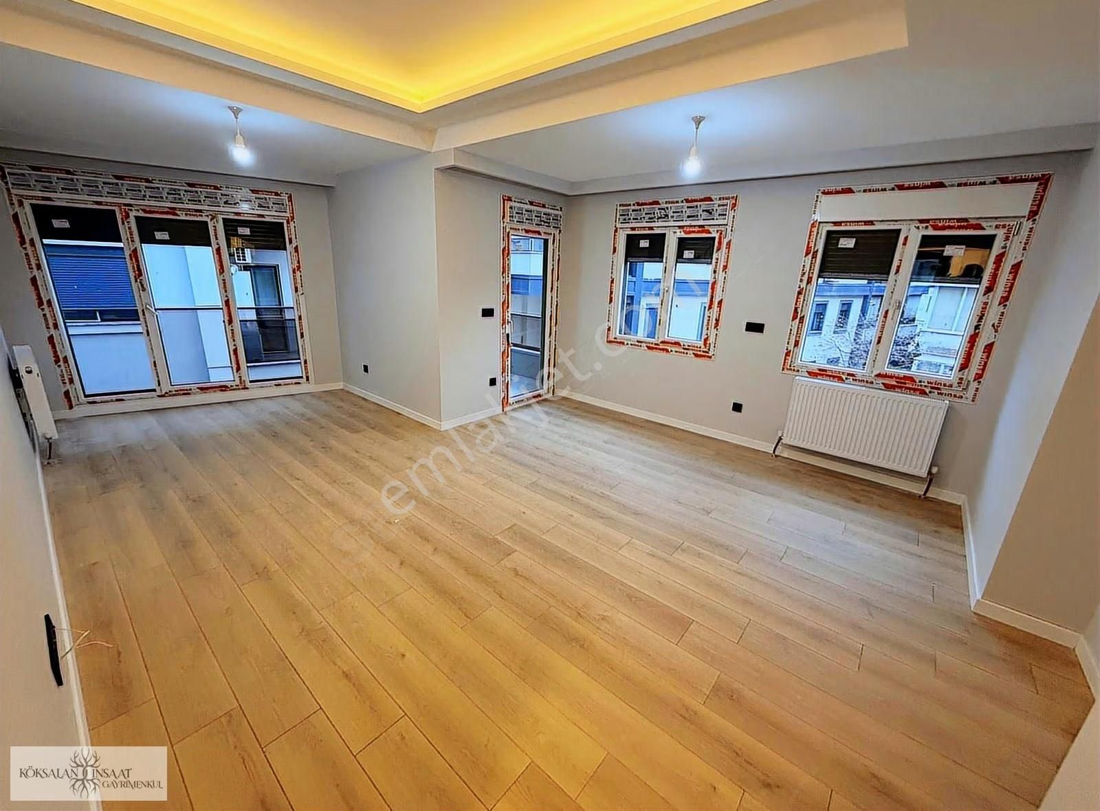 Küçükyalı Sahilde Sıfır Yeni Binada Çift Balkonlu 3.kat 3+1