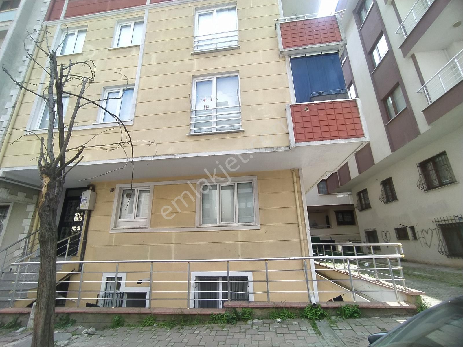 Metroya Yürüme Mesafesinde Yüksek Giriş Ön Cephe Daire