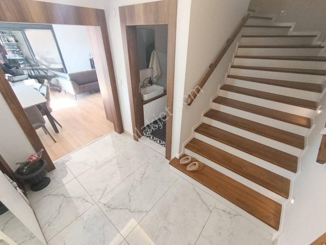 Yetkili - Pınarbaşında Deniz Manzaralı 4 Banyolu Tam Müstakil 4+1 Villa - Görsel 10