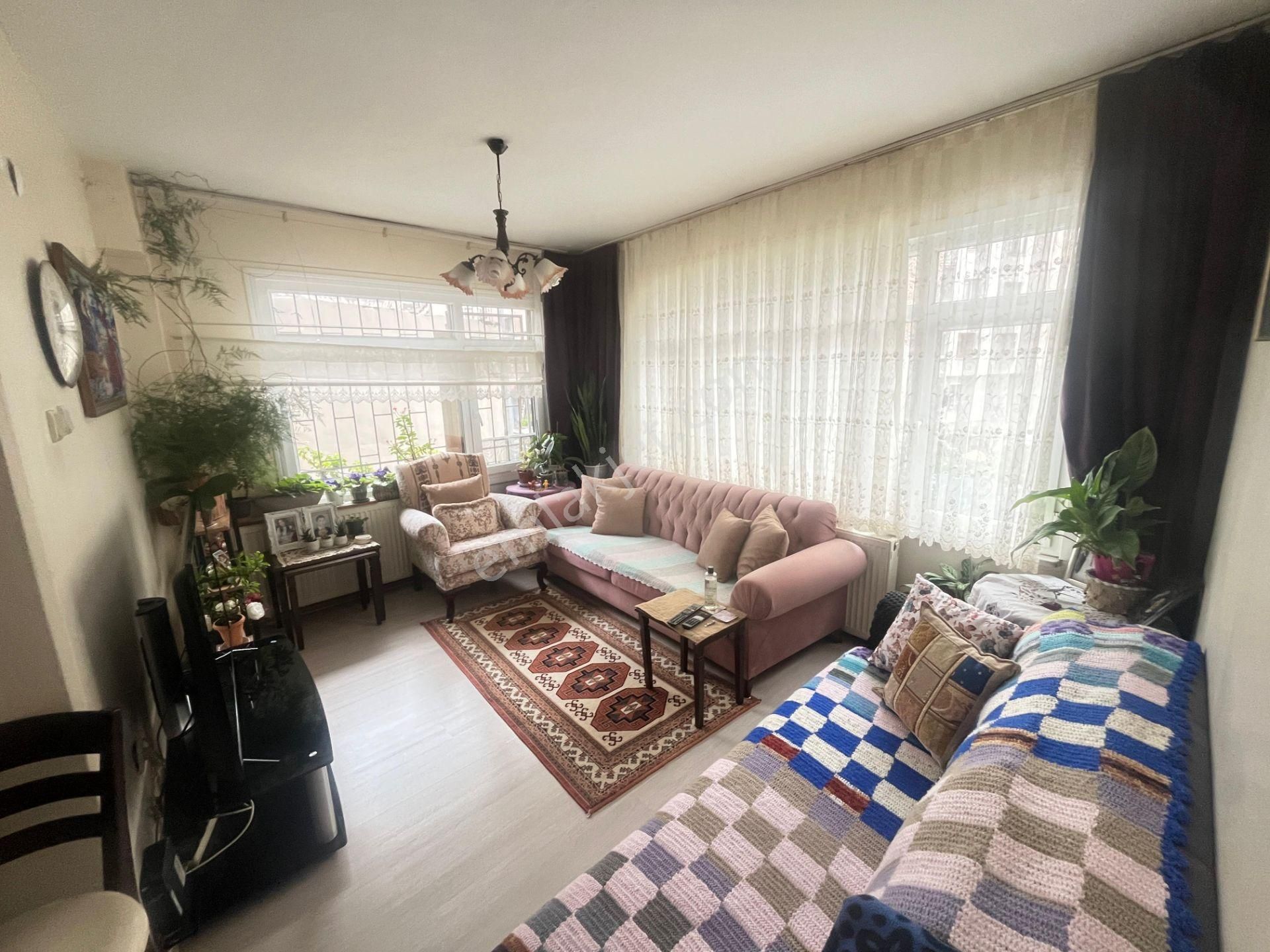 Üsküdar Ayazmada Muhteşem Lokasyonda 2+1 Ara Kat 90m²