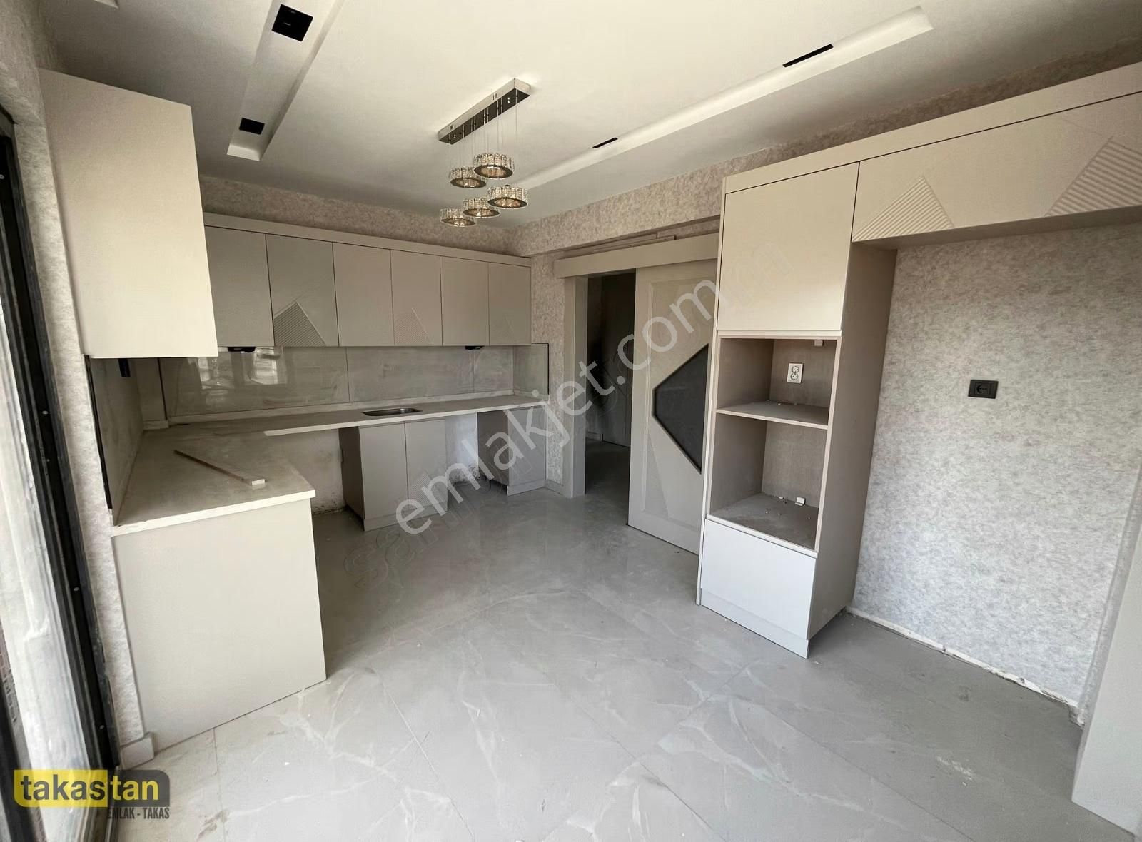 Alpaslan Merkezi Lokasyon Geniş Oturumlu Satılık 2+1 Daire