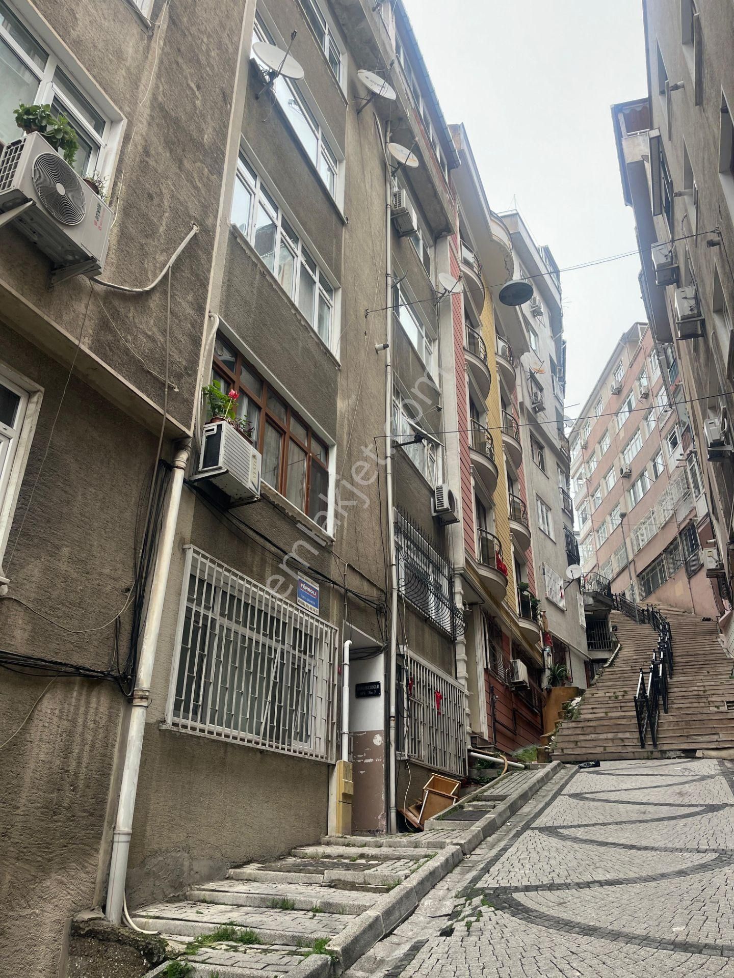 Üsküdar Sultan Tepede Marmaraya 7-8 Dakika Ara Kat 2+1 95m² - Görsel 16