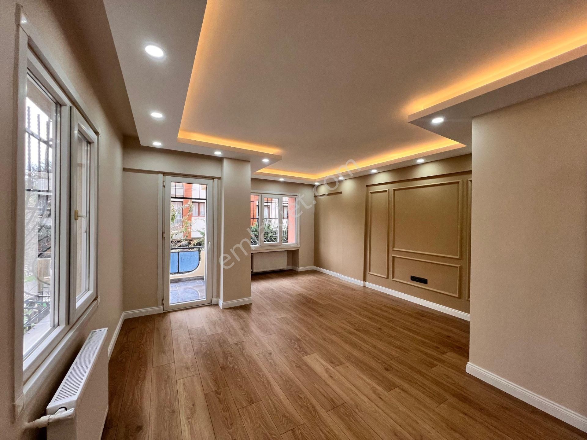 Kaçmaz'dan Küçükyalı Mektep Caddesinde Ön Cephe Lüks Ferah 2+1