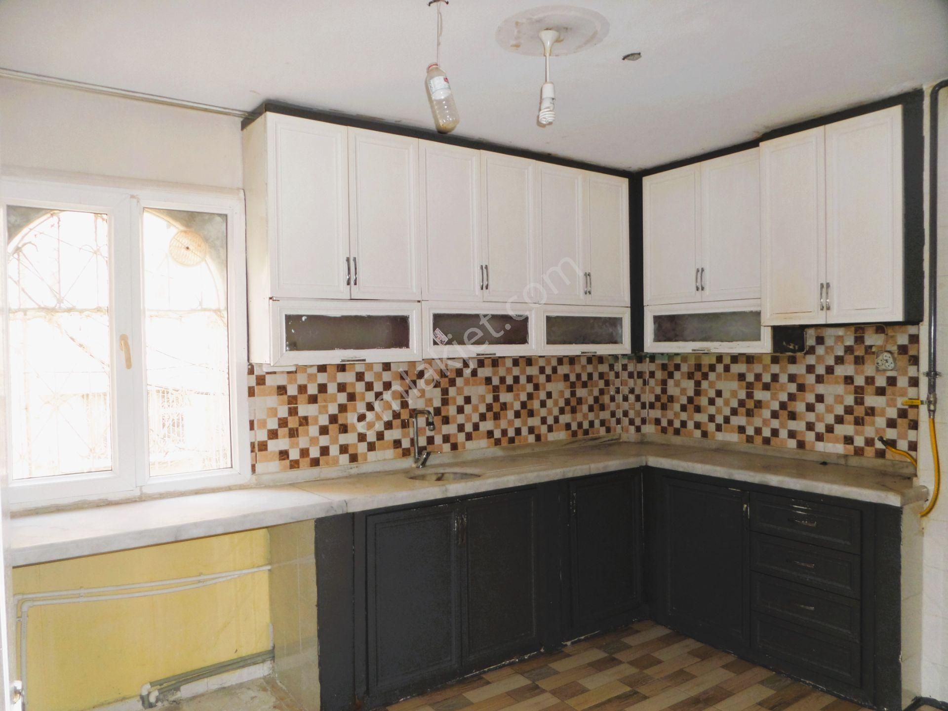 100.yılda,3+1 Kapalı Mut.doğalgazlı Kiralık Zemin Kat