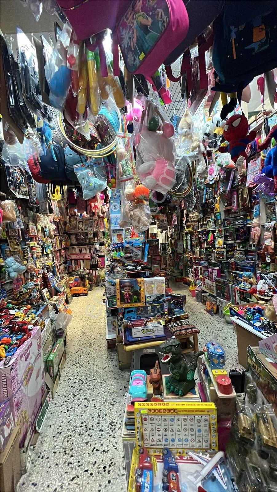 Küçükçekmece Kanarya Mh Devren Kiralık Oyuncak Dükkanı