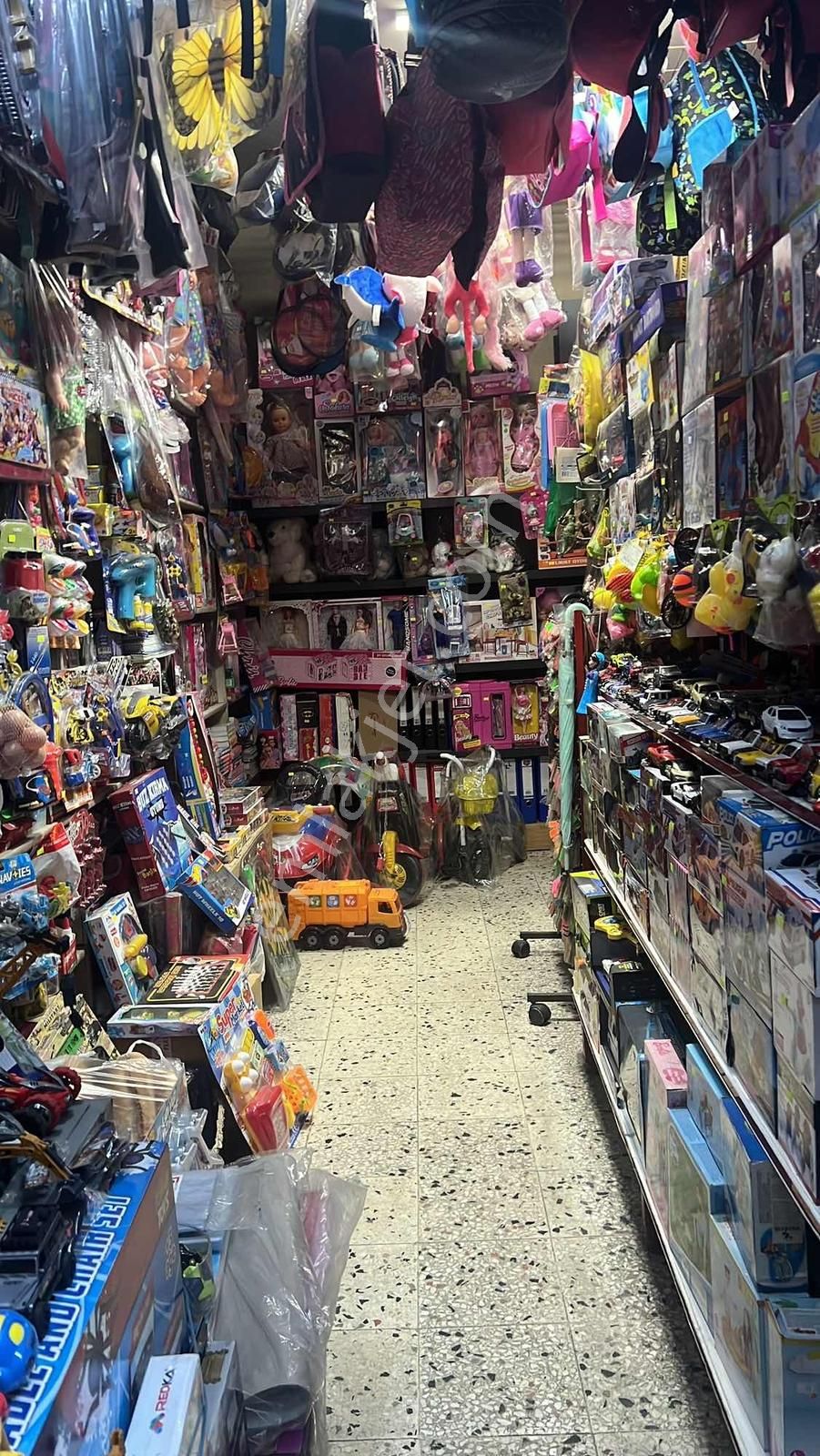 Küçükçekmece Kanarya Mh Devren Kiralık Oyuncak Dükkanı - Görsel 6