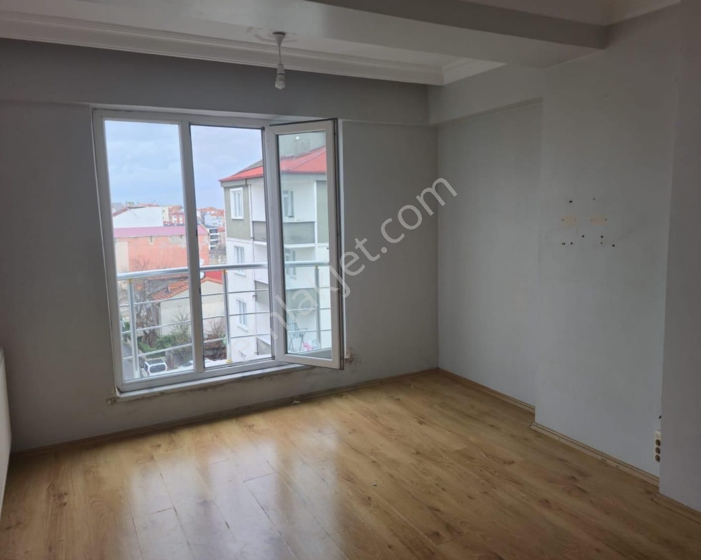 Nusratiye Mah. Ara Kat 12.yaşında 2+1 Satılık Daire - Görsel 3