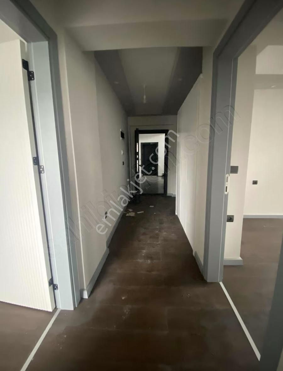 Gizem'li Emlaktan Lüks İşçiliğe Sahip Satılık 2+1 Daire