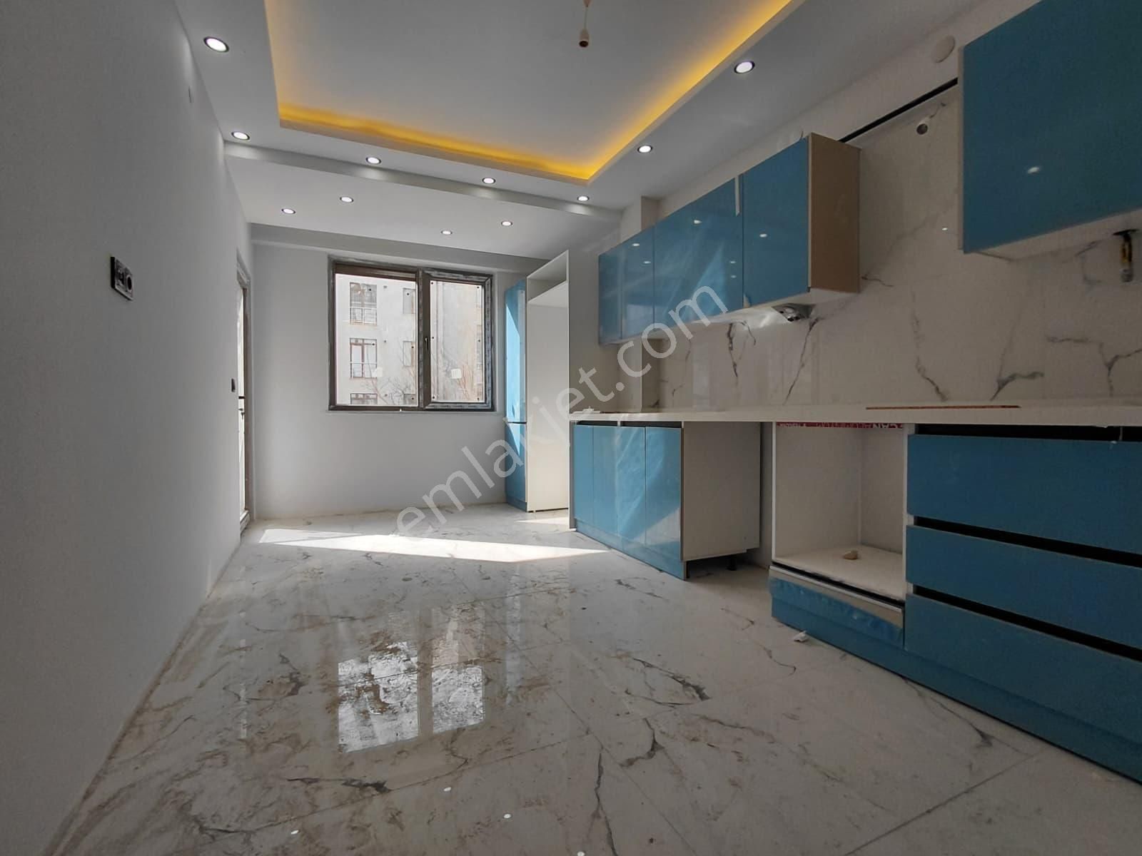 Ömerağa Mah Tramvay Yakını Ebeveyn Banyolu Sıfır 2+1 Daire Zm-16