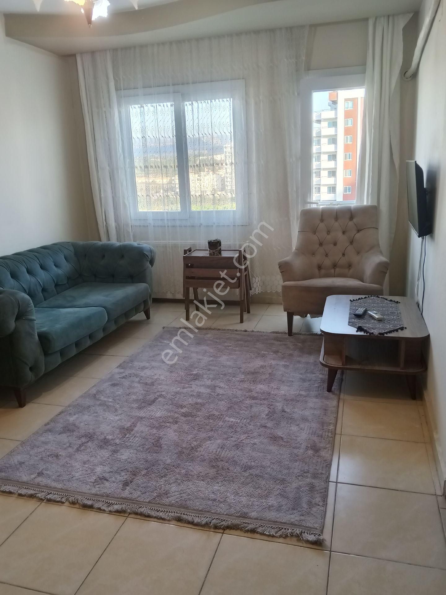 Üniversite Caddesi'nde 1+1 Eşyalı Aylık Ödemeli Kiralık Daire