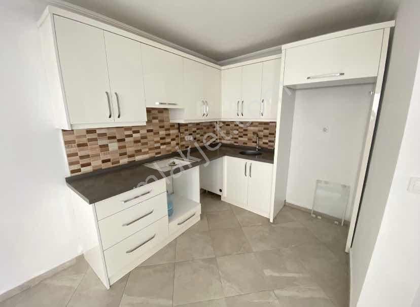 Bozyaka Cadde Dibinde 2+1 Arakat Doğalgazlı Kiralık Daire - Görsel 2