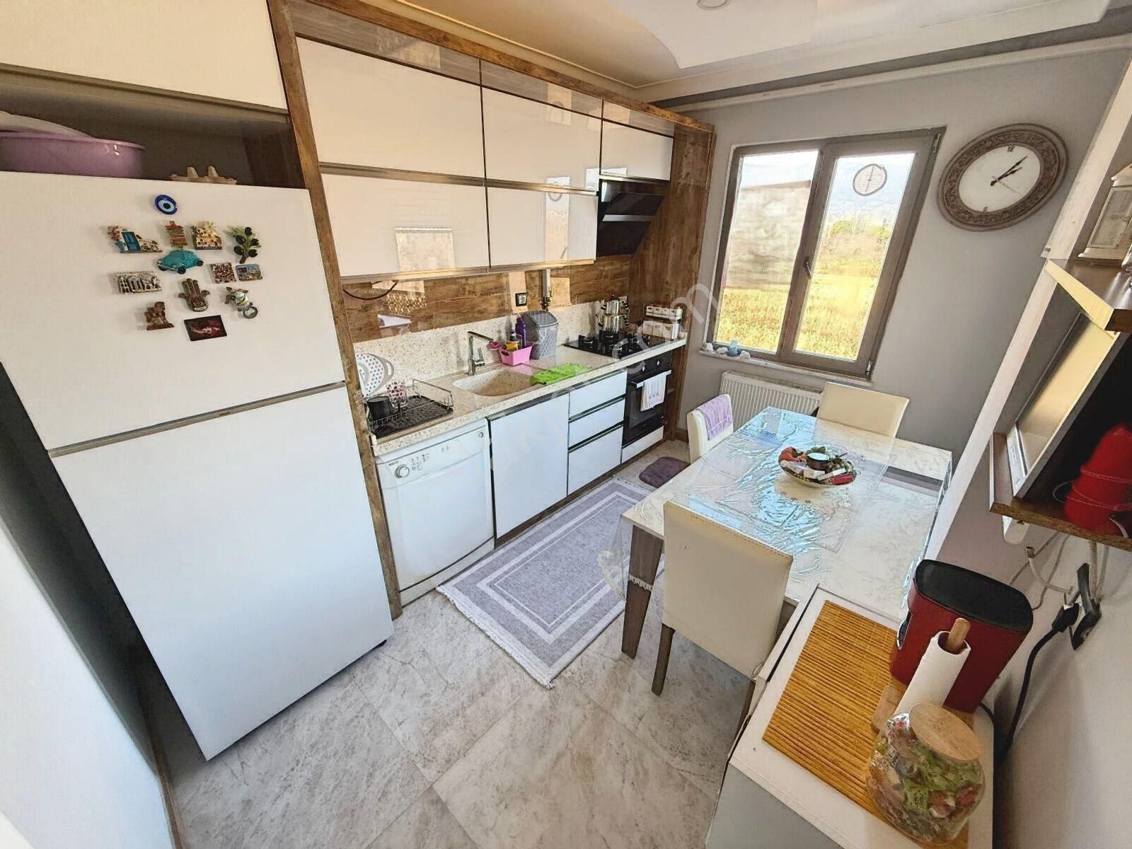 💥 Güç Gayrimenkul'den Akçay'da Ayrı Mutfak Doğa Manzaralı Ebeveynli 2+1 Daire - Görsel 2