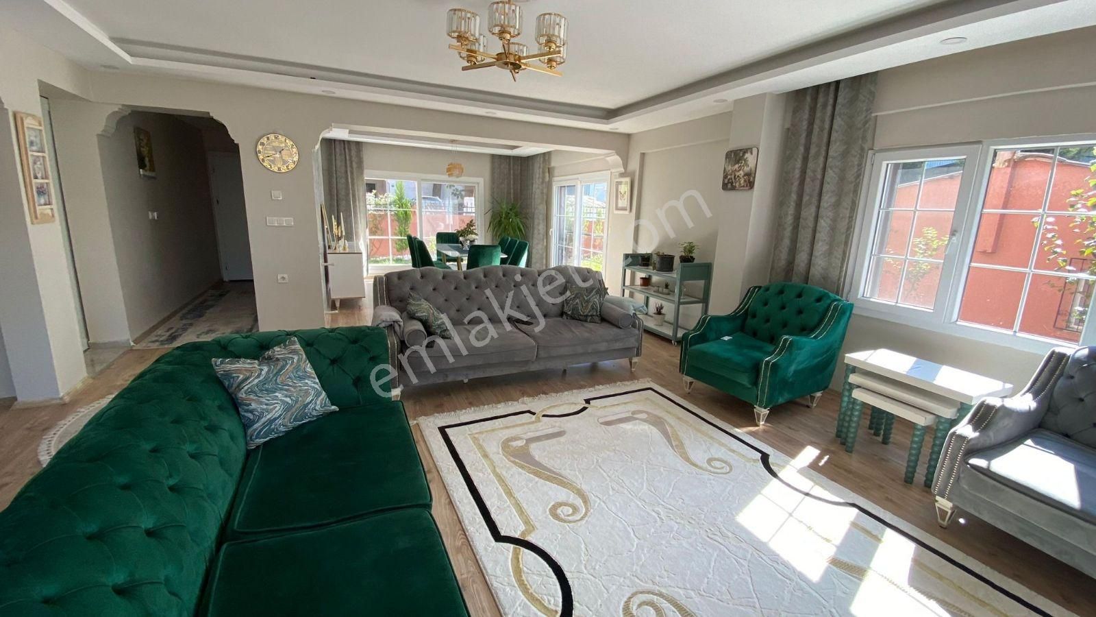 Buca Kaynaklar | Geniş Arsalı Müstakil Villa