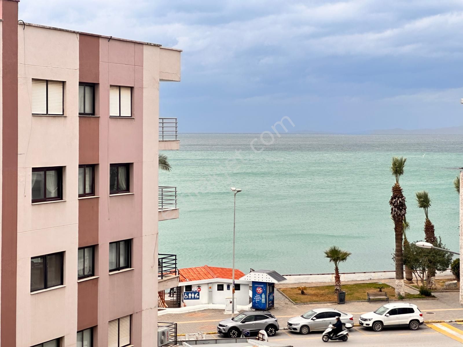 Kuşadası Kordona 2. Bina Deniz Manzaralı Geniş 2+1