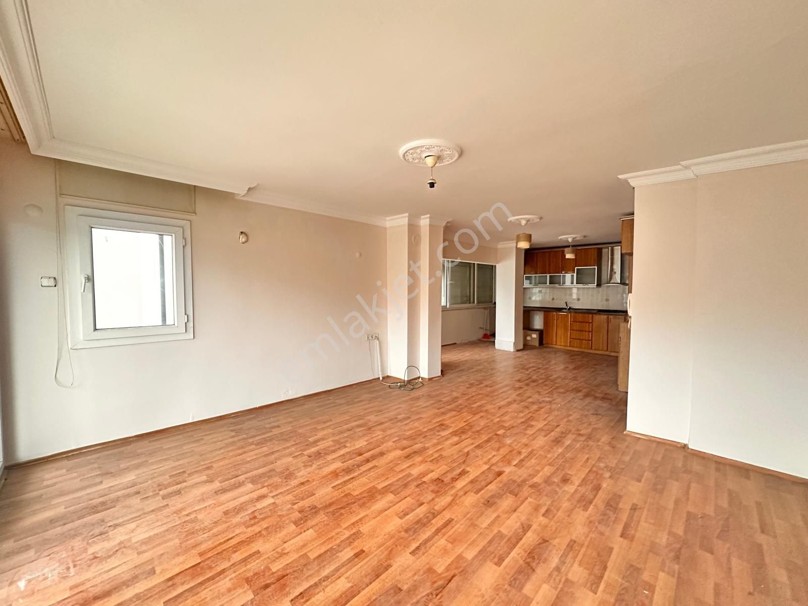 Kuşadası Kordona 2. Bina Deniz Manzaralı Geniş 2+1 - Görsel 4