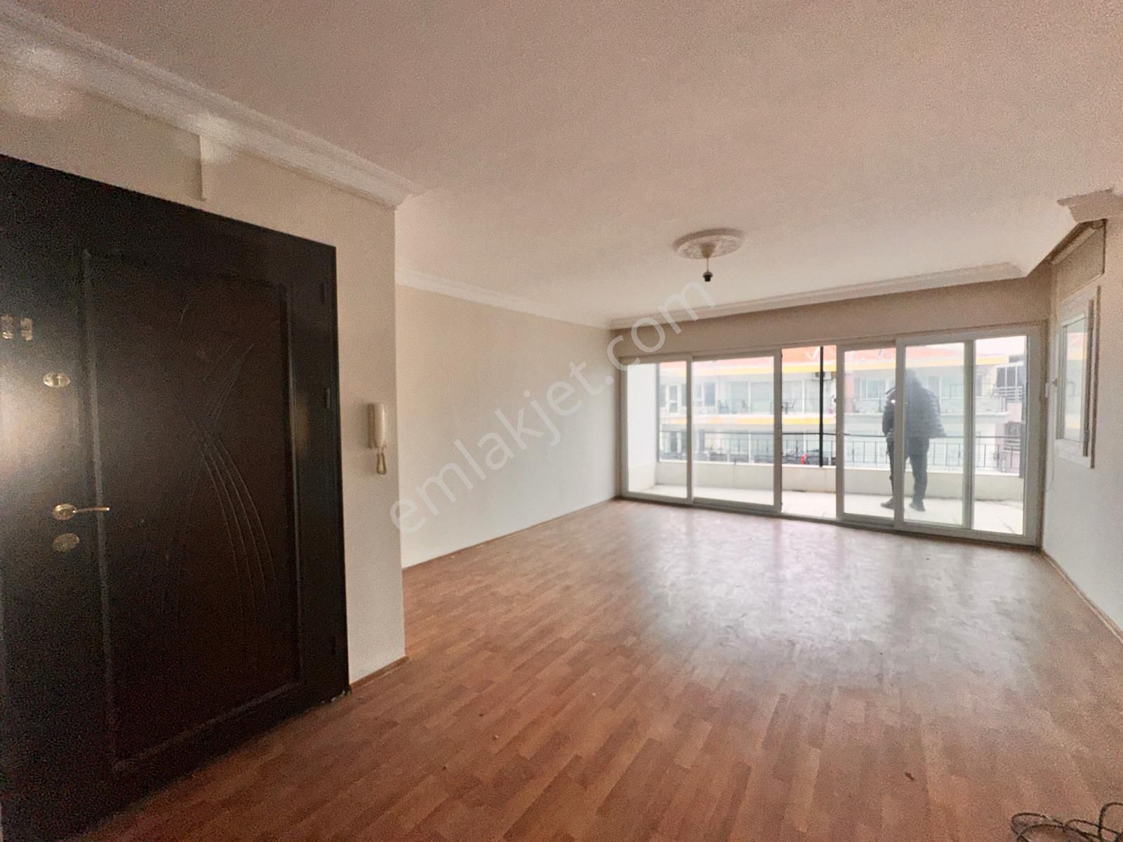 Kuşadası Kordona 2. Bina Deniz Manzaralı Geniş 2+1 - Görsel 11