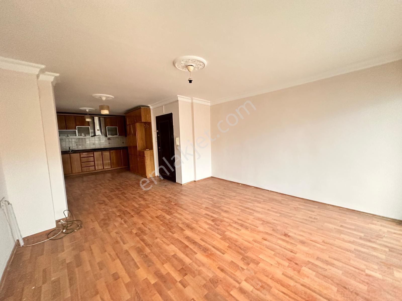 Kuşadası Kordona 2. Bina Deniz Manzaralı Geniş 2+1 - Görsel 5