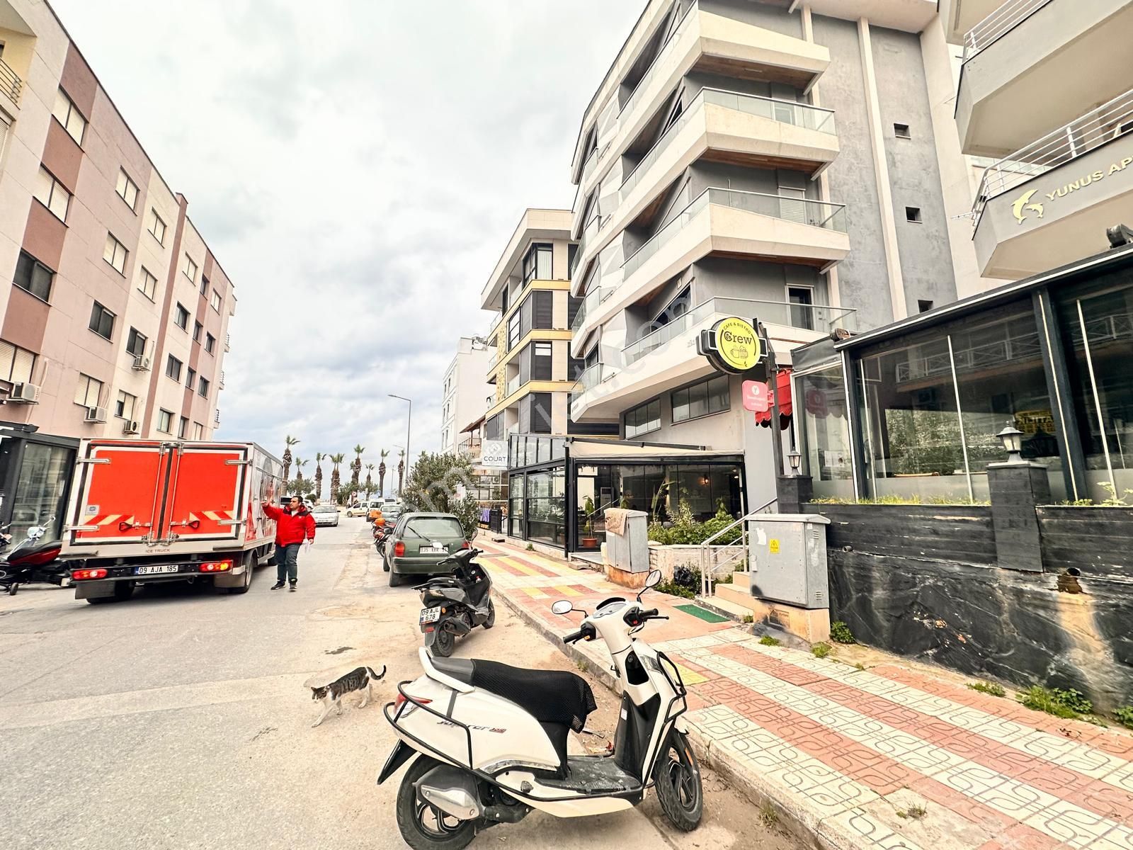 Kuşadası Kordona 2. Bina Deniz Manzaralı Geniş 2+1 - Görsel 14