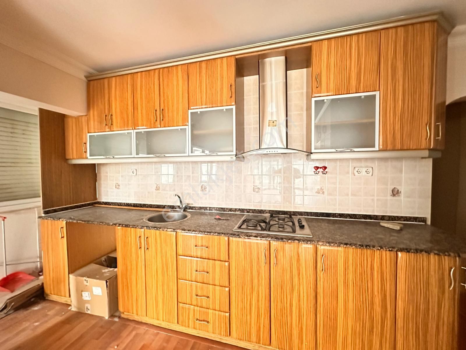 Kuşadası Kordona 2. Bina Deniz Manzaralı Geniş 2+1 - Görsel 3