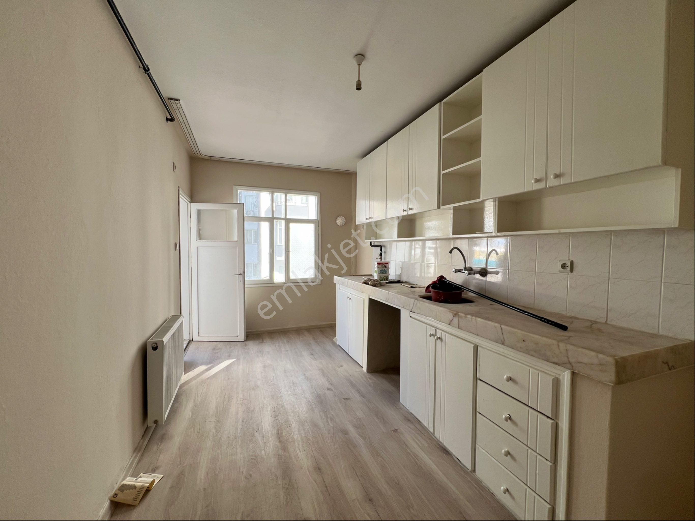 S.demirel Blv Yakın 3+1 K.mutfak Geniş Oturumlu Kombili Cazip Daire Kaçmaz - Görsel 2