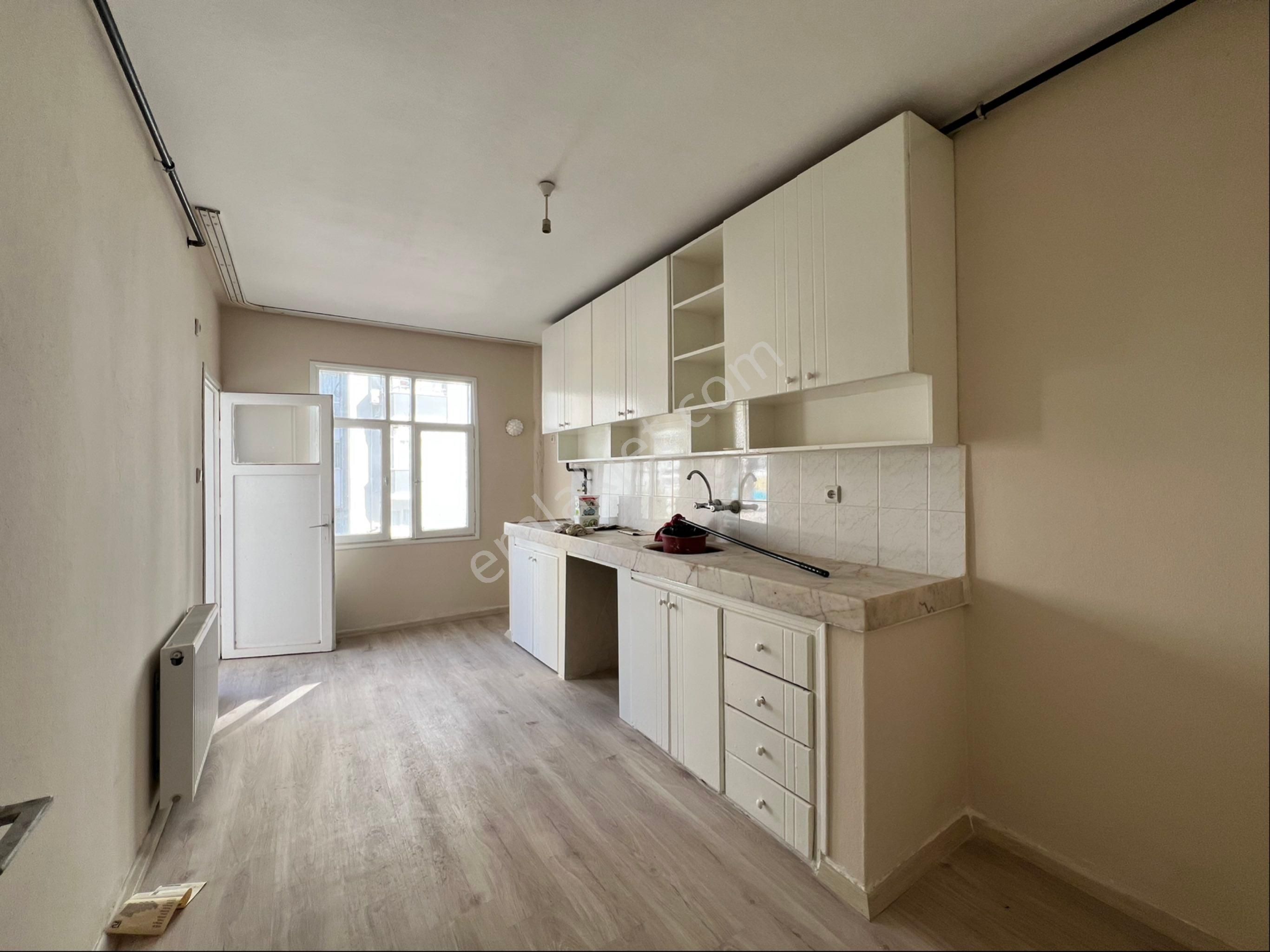 S.demirel Blv Yakın 3+1 K.mutfak Geniş Oturumlu Kombili Cazip Daire Kaçmaz