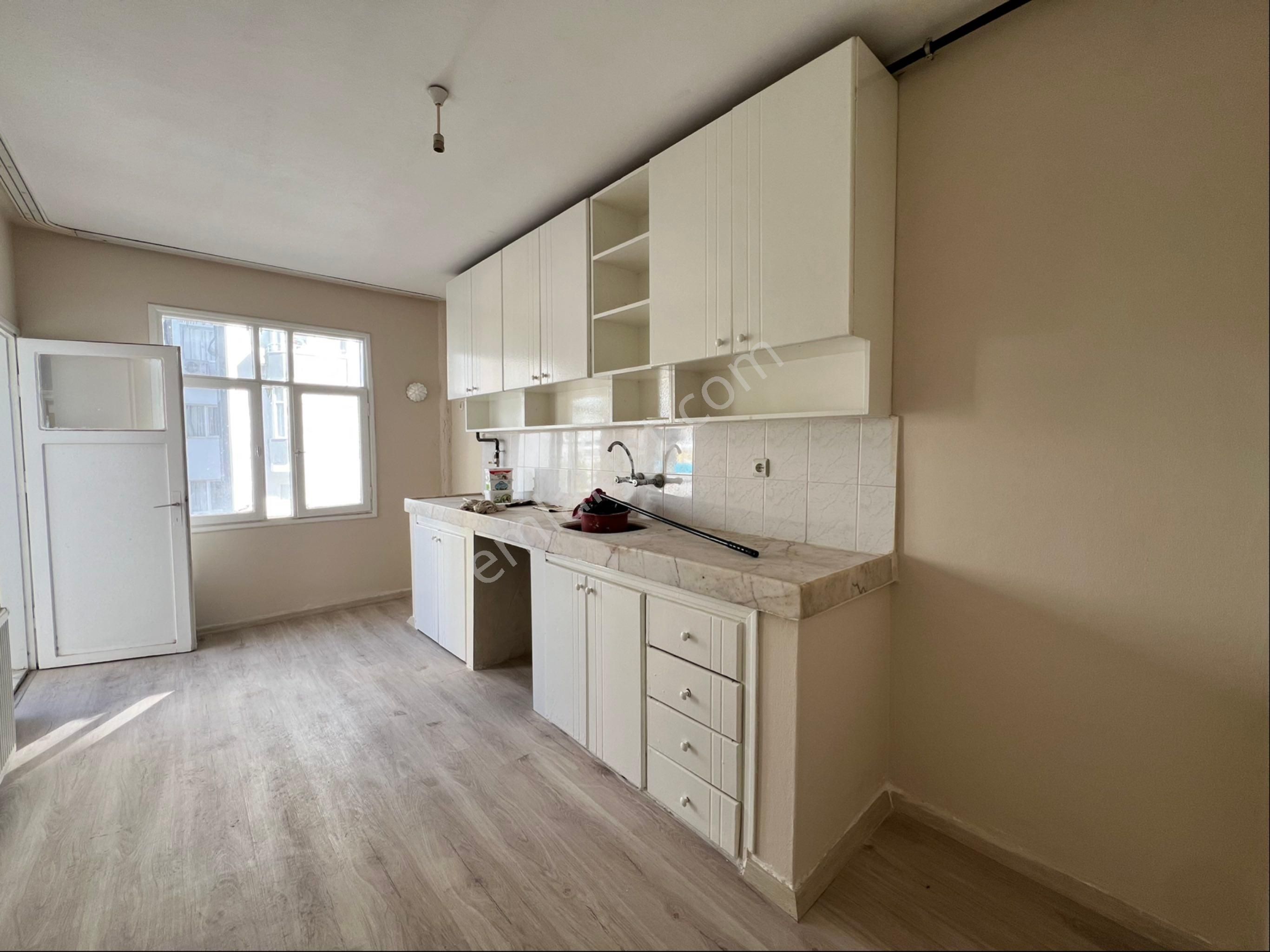 S.demirel Blv Yakın 3+1 K.mutfak Geniş Oturumlu Kombili Cazip Daire Kaçmaz - Görsel 3