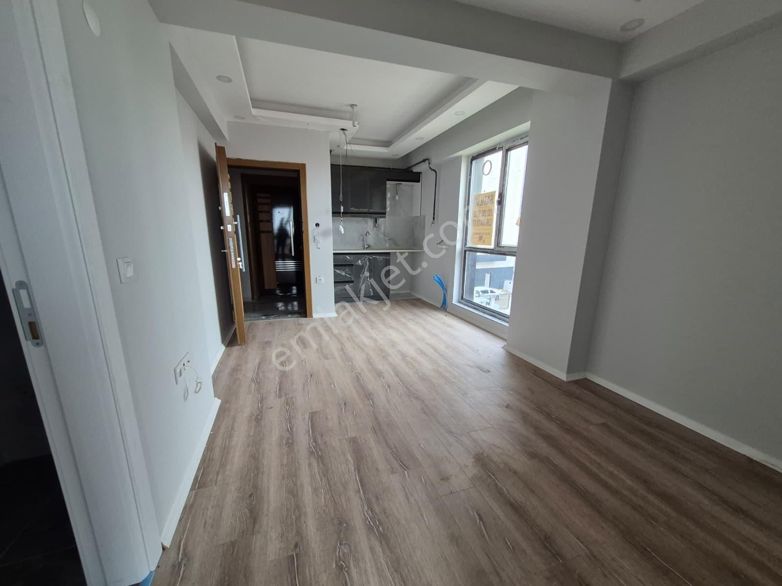 Delux'den Cumhuriyet Mah.'de Emniyete Komşu Sıfır 1+1 Daire - Görsel 5