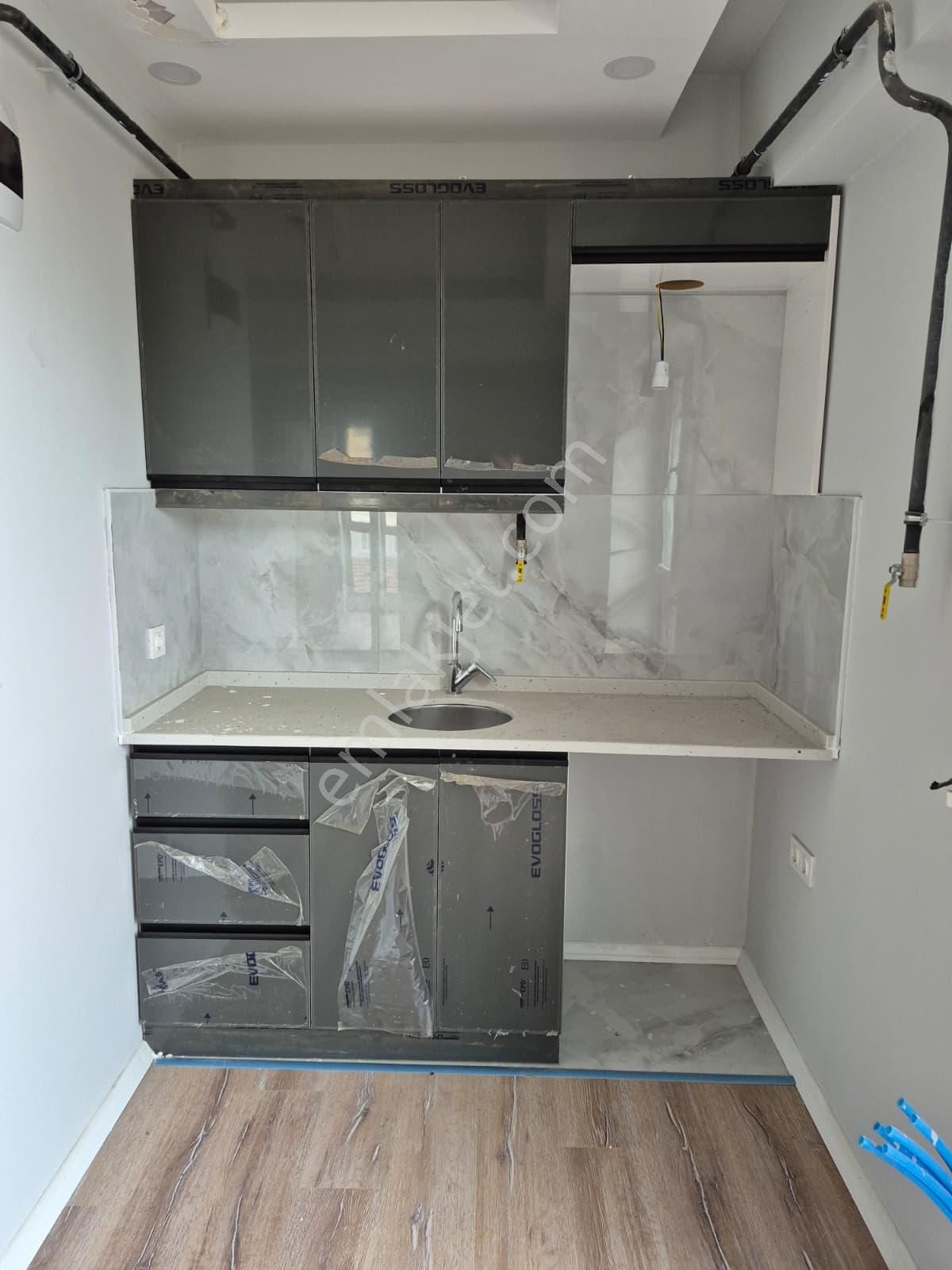 Delux'den Cumhuriyet Mah.'de Emniyete Komşu Sıfır 1+1 Daire - Görsel 7