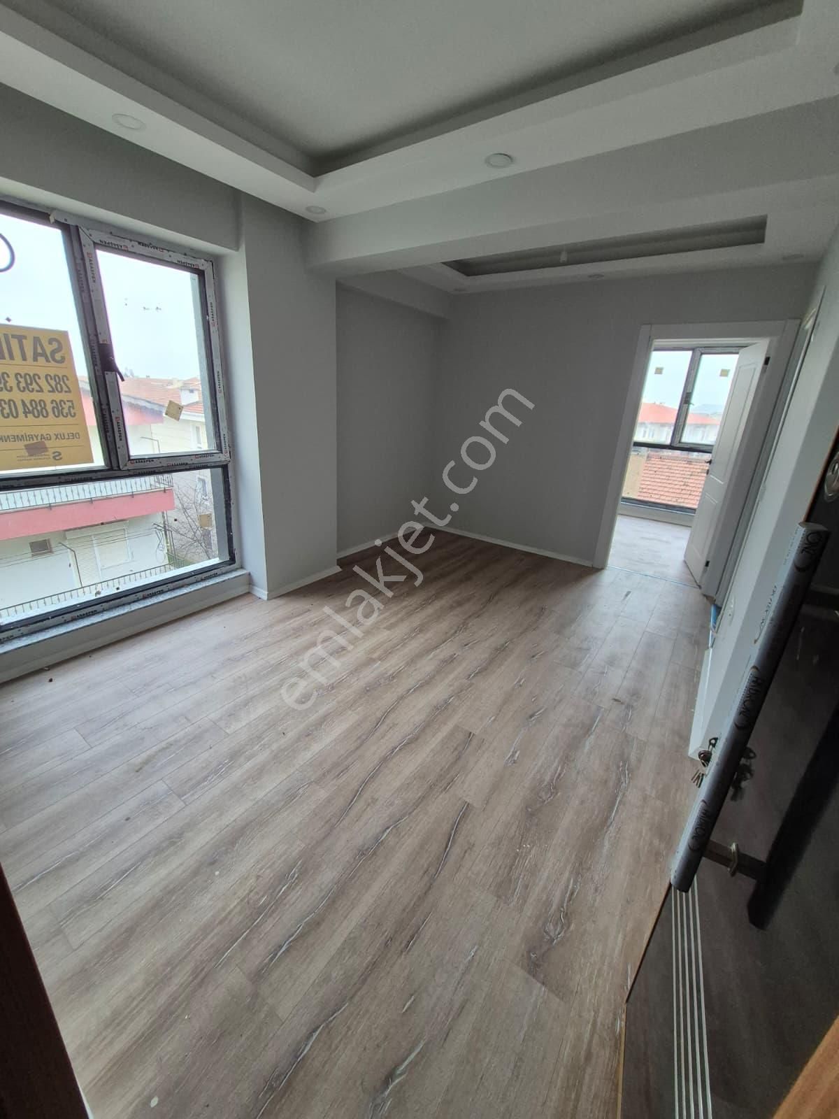 Delux'den Cumhuriyet Mah.'de Emniyete Komşu Sıfır 1+1 Daire - Görsel 2