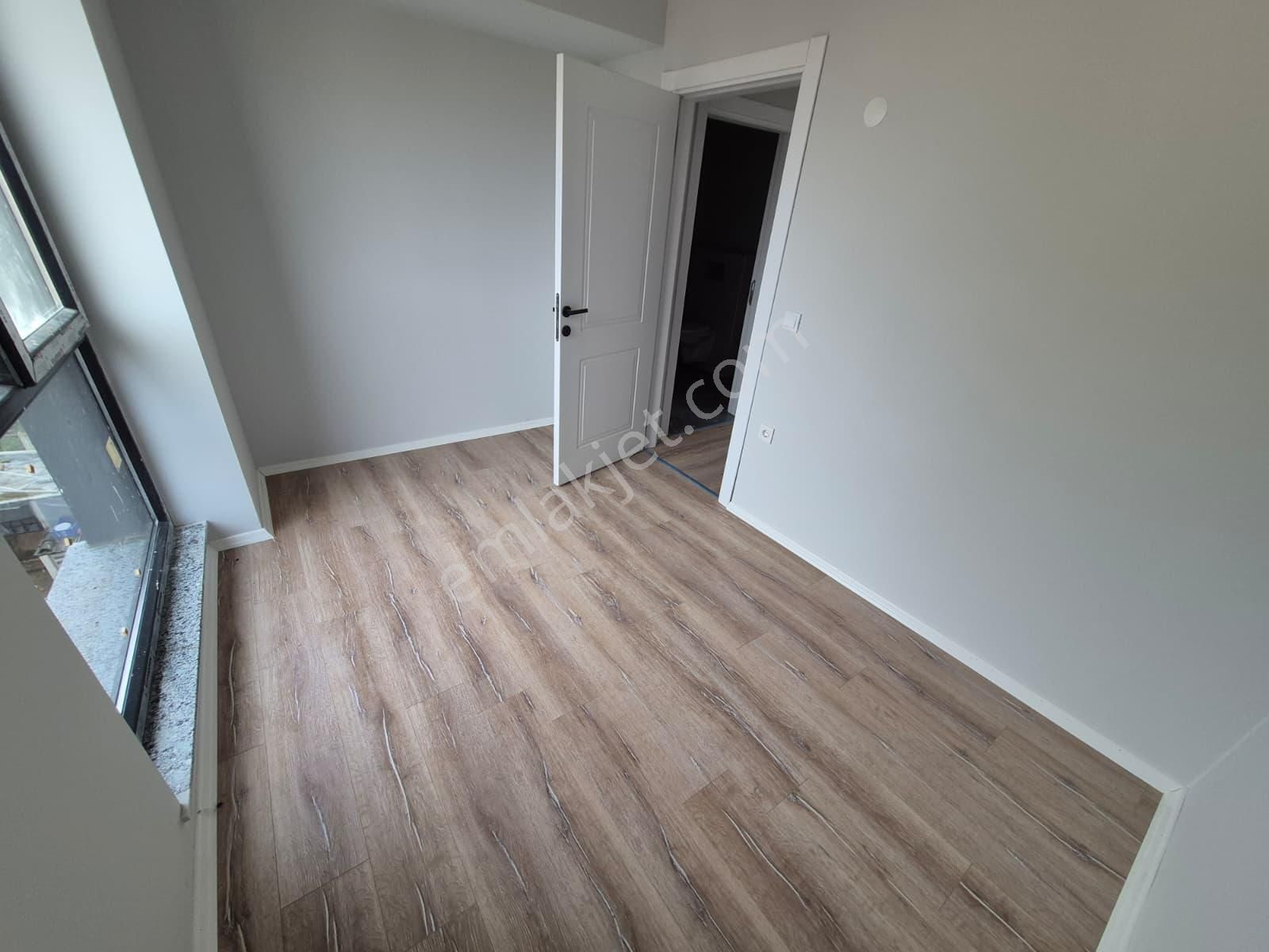 Delux'den Cumhuriyet Mah.'de Emniyete Komşu Sıfır 1+1 Daire - Görsel 9