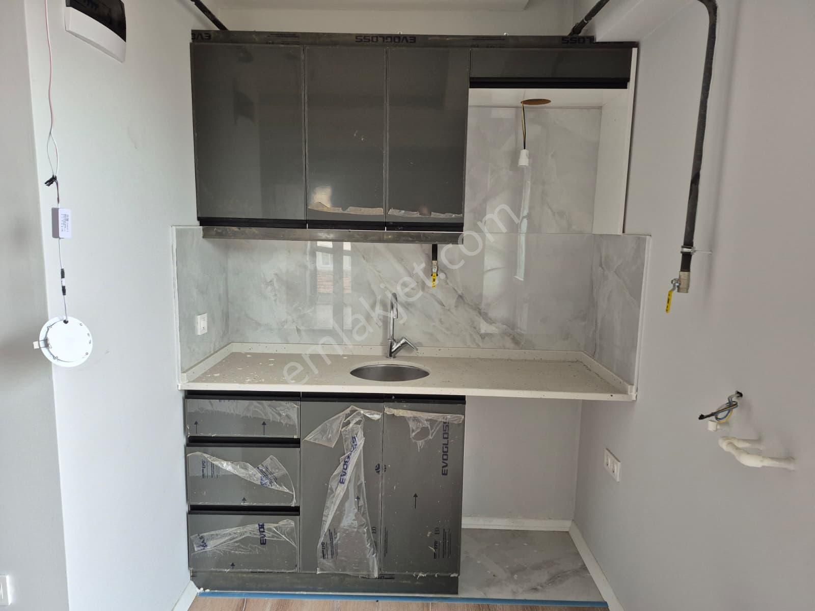 Delux'den Cumhuriyet Mah.'de Emniyete Komşu Sıfır 1+1 Daire - Görsel 8