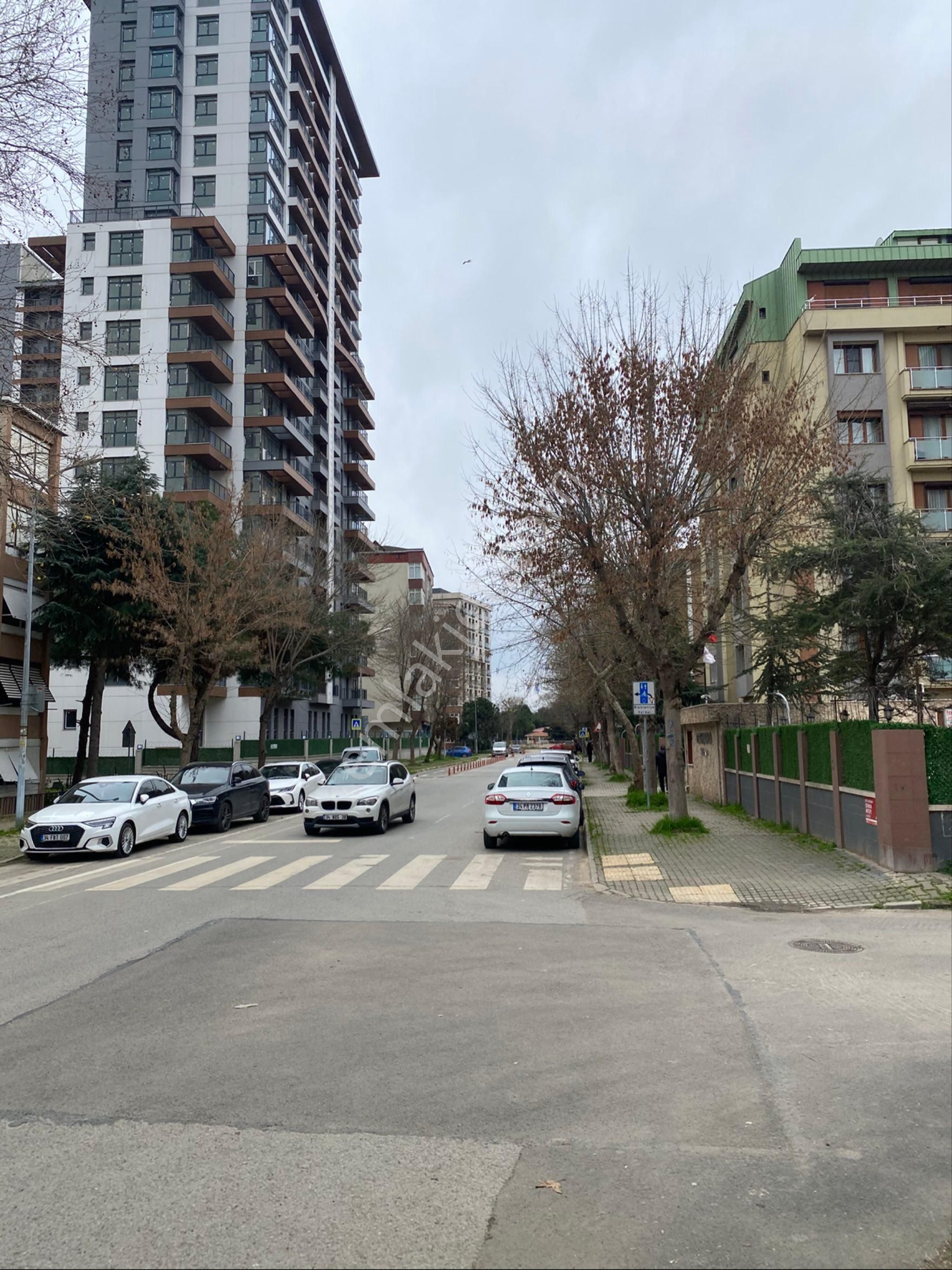 Kartal Orhantepe'de Marka Sitelere Komşu, Yüksek Tabela Değerli Köşe Dükkan