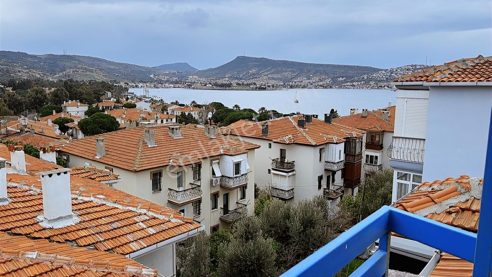 Foça'da Deniz Manzaralı 3.kat Kiralık Daire