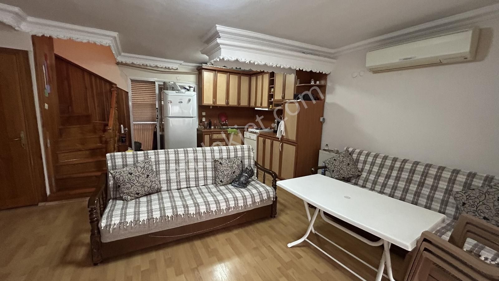 Foça Merkezde Denize Ve Çarşıya Yakın 3+1 Müstakil Ev - Görsel 8