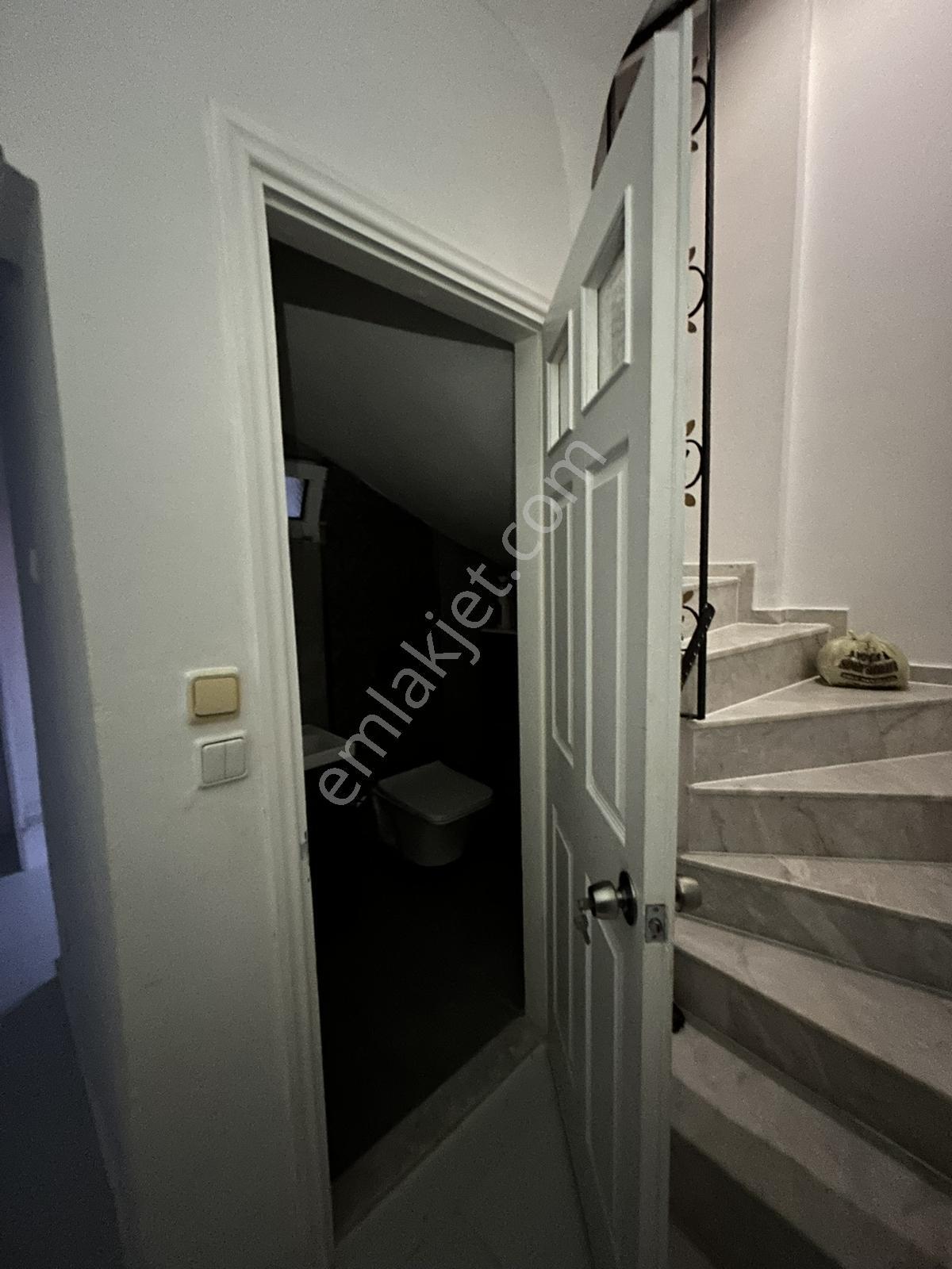 Foça Merkezde Kiralık Müstakil Ev - Görsel 4
