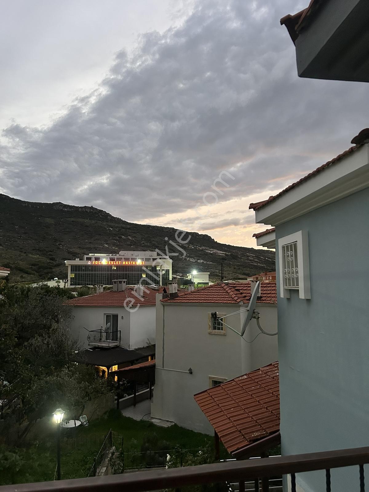 Foça Merkezde Kiralık Müstakil Ev - Görsel 26