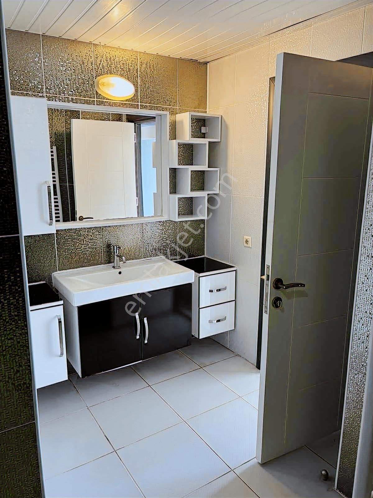 Mezitlinin En Güzel Yerinde 4+1 220m Satılık - Görsel 13