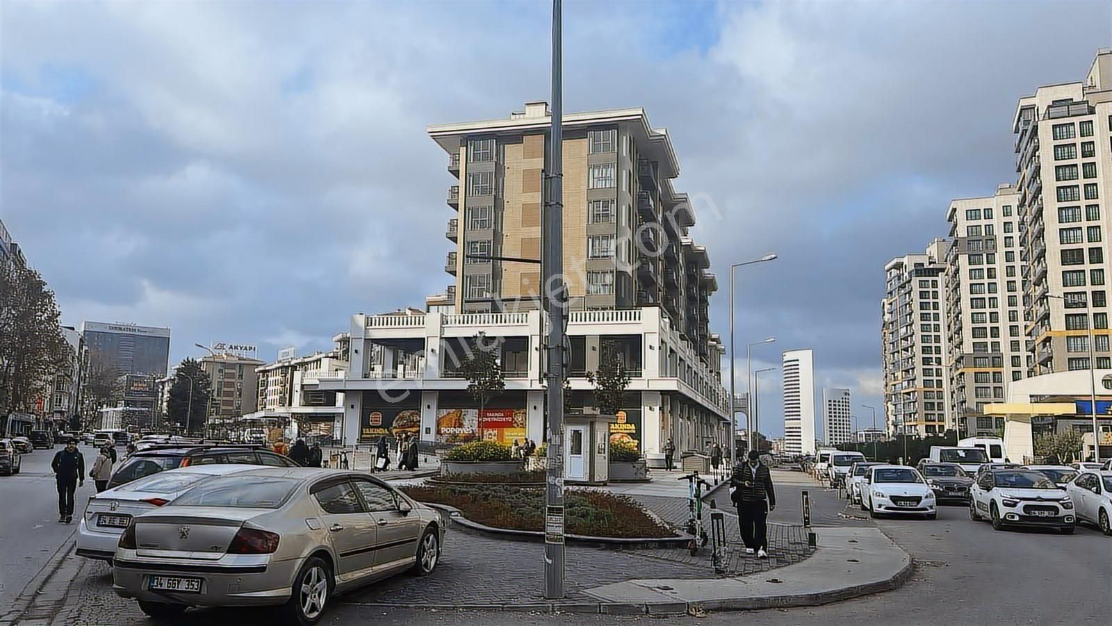 Ümraniye Alemdağ Caddesi Üzerinde Banka Kiracılı 500m Satılık - Görsel 29