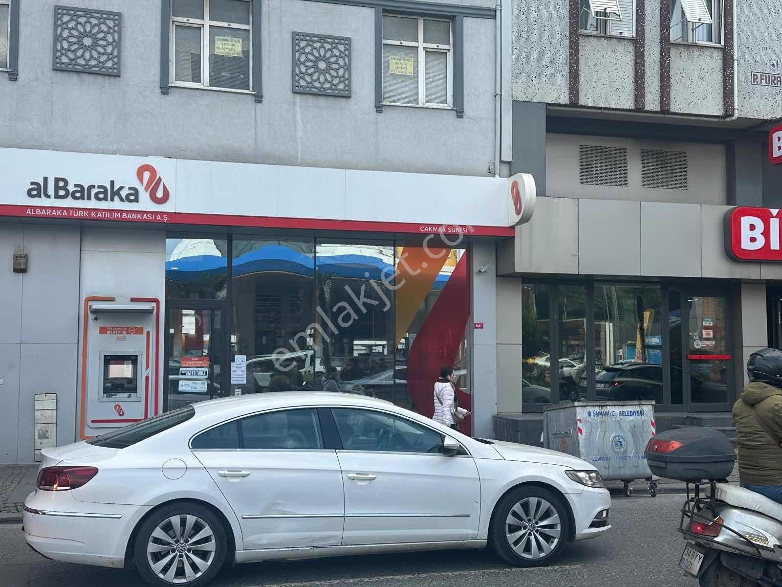 Ümraniye Alemdağ Caddesi Üzerinde Banka Kiracılı 500m Satılık