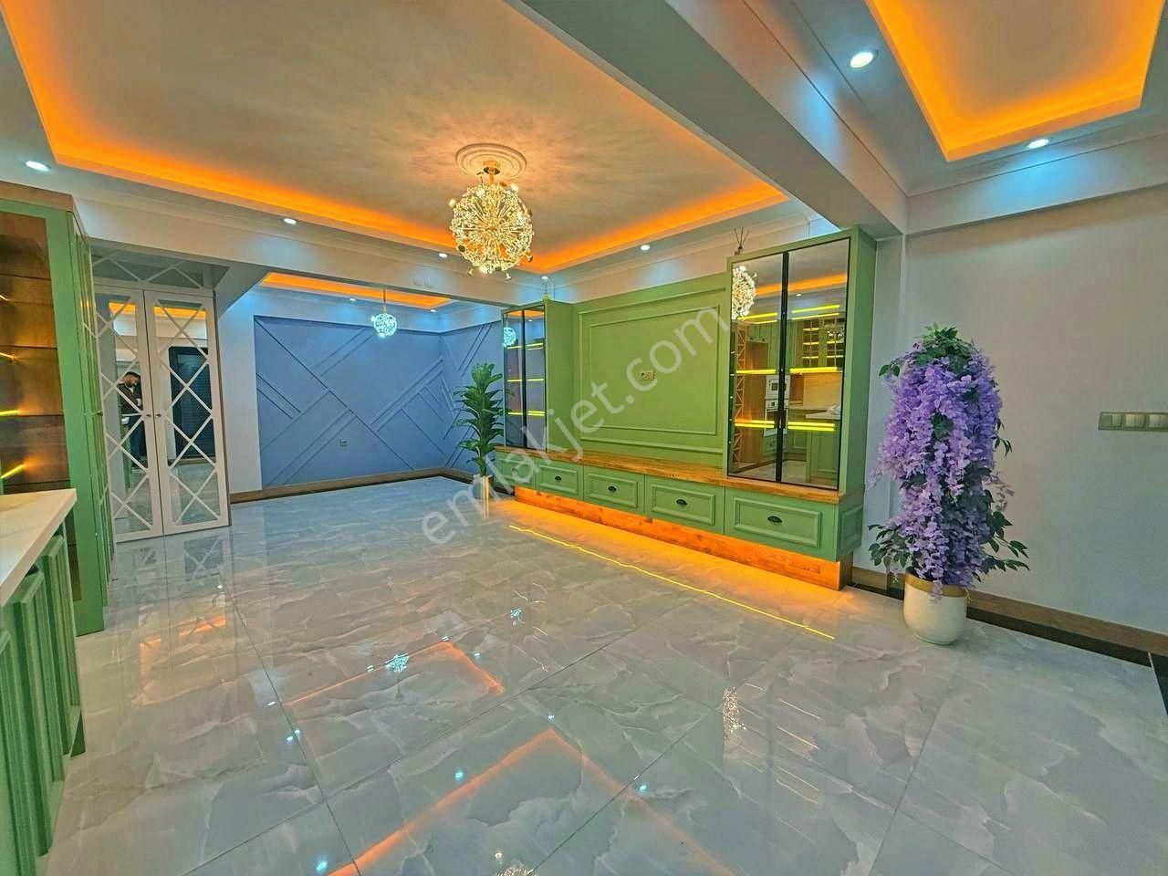 Uytundan Yenimahalle'de Denize 50 Metre Ultra Lüks 5+1 Villa - Görsel 30