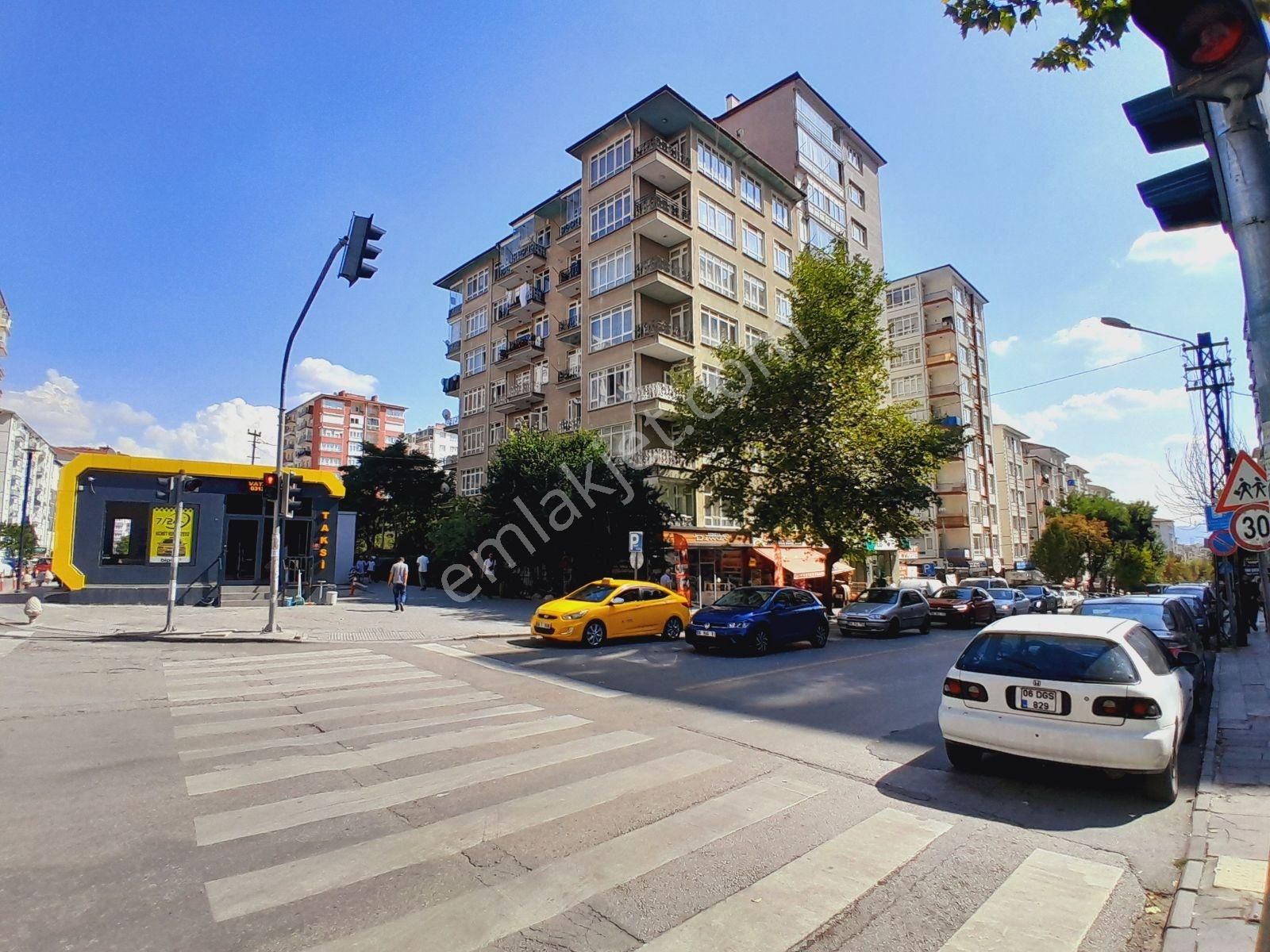 Metro Yanında Asansörlü / 3. Kat Bağımsız Salon / İskanlı