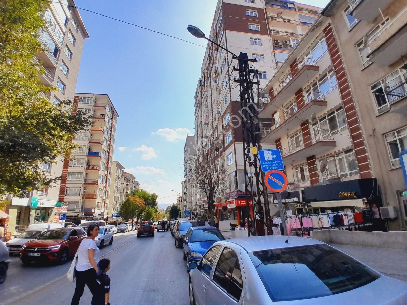 Metro Yanında Asansörlü / 3. Kat Bağımsız Salon / İskanlı - Görsel 15