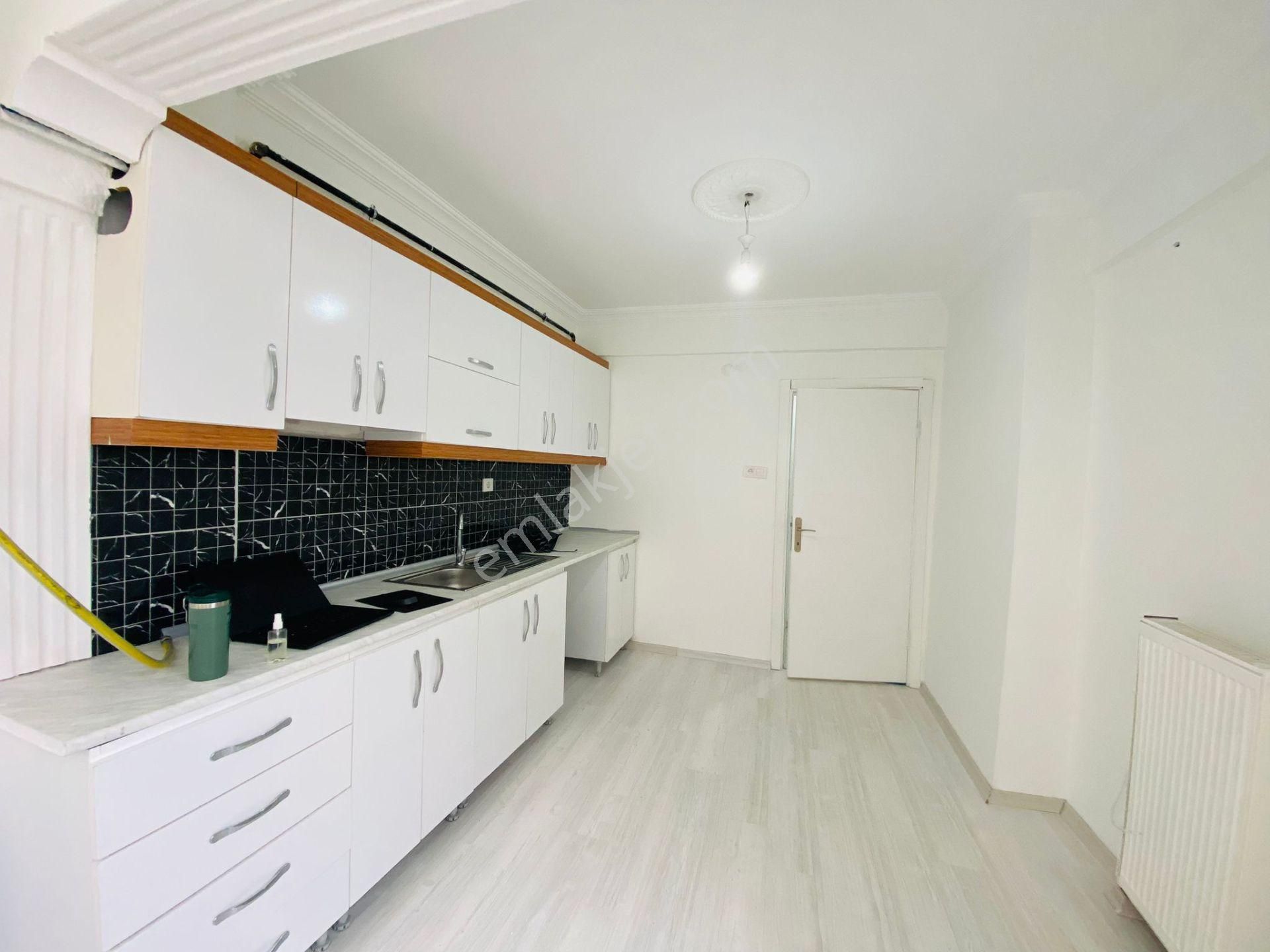 Merpa'dan // İstasyon Mah'de Kiralık // Kombili // 3+1 - Görsel 4